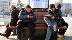 İstanbul'da telefon şarj eden banklar boş kalmıyor