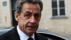 Sarkozy usulsüzlük iddiasını soran gazeteciye kızdı