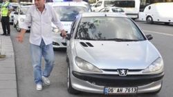 Savcının aracına çarpan alkollü sürücü polise zor anlar yaşattı