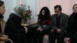 Sare Davutoğlu Özgecan'ın ailesini ziyaret etti