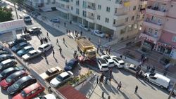 Freni boşalan kamyon park halindeki 16 araca çarptı