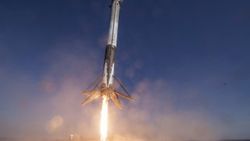 SpaceX aynı roketi ikinci kez fırlattı