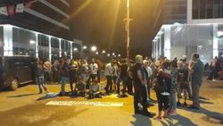 CHP'liler Genel Merkez önünde sabaha kadar oturdu