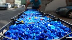 Bursa'da 5 yıl boyunca 800 bin kapak toplayan yardımsever