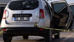 Adana'da kavşakta otomobili kaleşnikofla taradılar
