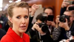 Putin'in rakibi Sobchak Putin'i dinlemeye gitti