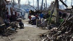 Filipinler hayatta kalmaya çalışıyor