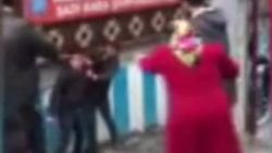 Bıçaklı kavgaya şahit olan kadın bayıldı
