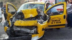 Gemlik'te otobüs ile taksi çarpıştı: 6 yaralı