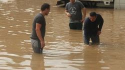Kocaeli’de sağanak yağış hayatı felç etti