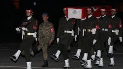 Şehit uzman çavuş için Hakkari'de tören