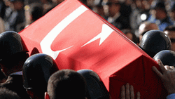 Hakkari'de üzerine yıldırım düşen asker şehit oldu
