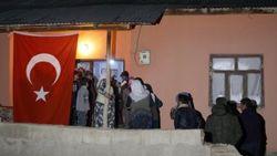 Van'da şehit evinden Kürtçe ağıtlar yükseldi