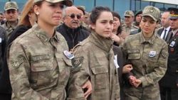 Şehit olan babasına üniformayla veda etti