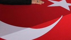 Hakkari'de yaralanan polis şehit oldu