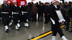 Şehidin babası: Bayrağı kimse indiremeyecek