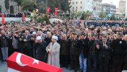 Afganistan'da şehit olan asker toprağa verildi