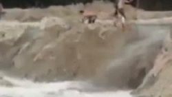 Sel sularına yön veren 3 kişi ölümden döndü - İzle