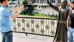 Amasya'daki selfie çeken şehzade heykeline büyük ilgi
