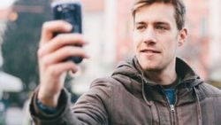 Rusya'da selfie çeken genç yanlışlıkla kendini astı