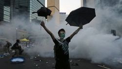 Hong Kong'da Şemsiye Devrimi sürüyor