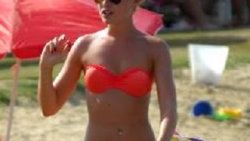 Serdar Ortaç'ın sevgilisi Chloe'den bikini şov