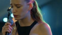 Serenay Sarıkaya bu kez Masum Değiliz'i söyledi İZLE