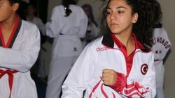 Milli tekvandocu madalyasını ölen arkadaşına armağan etti