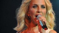 Sertab Erener göçmen çocuklar için şarkı söyleyecek