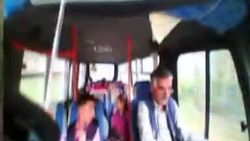 Balıkesir'deki öğrenci servisinin şarampole yuvarlanma anı