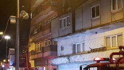 Sevgilisinin adını mumlarla yazmaya çalışırken evi yaktı