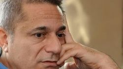 Mehmet Ali Erbil sahnede rahatsızlandı