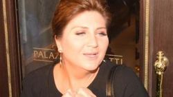 Sibel Can 1800 TL dağıttı