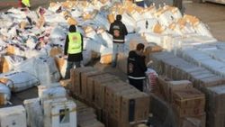Limanda 700 bin paket kaçak sigara ele geçirildi