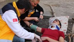 Sigara içerken dengesini kaybedip balkondan düştü