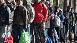 Sırbistan ve Slovenya mültecilerden vize isteyecek