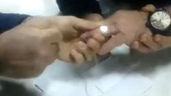 Parmağına sıkışan yüzüğü itfaiye çıkardı