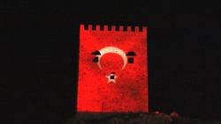 Şile Kalesi'ne Türk bayrağı yansıtıldı