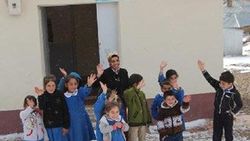 2 bin 670 rakımlı köydeki öğretmene baba desteği