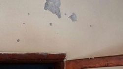 PKK'lıların attığı roketatar mermisi eve isabet etti