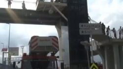 Şişli'de yaşlı çift metrobüs asansöründe mahsur kaldı İZLE