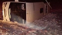 Sivas'ta midibüs devrildi: 13 yaralı