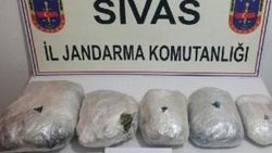 Trende 6 kilo 220 gram esrar ele geçirildi