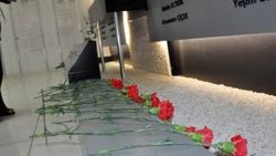 Madımak Olayları'nın anısına Sivas'ta karanfil bırakıldı
