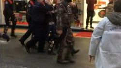 Amerika'ya tepki için dil kursunu bastı