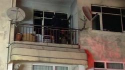 Sobayı benzinle yakmak isterken kendini ve evi yaktı