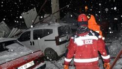 Söğüt'te kapalı pazar yeri ve otoparkın çatısı çöktü