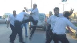 Otobüs şoförlerinden sopalı uçar tekmeli kavga İZLE