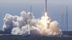 SpaceX Falcon 9 roketi havada infilak etti
