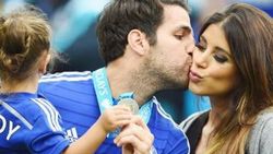 Hayranı Fabregas’a asıldı